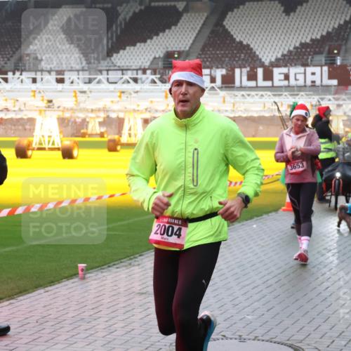 07.12.2025 - St. Pauli X-Mass-Run No. 15 Luisa Fischer http://msf.ph/oto/9385829 07.12.2025 11:37:16 Ziel 15, 2004, 3653, 1753, 202, 484, 991, 1588, 1590, 2004, 2022, 2102, 2279, 2405, 2517, 2686, 2917, 3826, 3931, 4628 meine-sportfotos.de