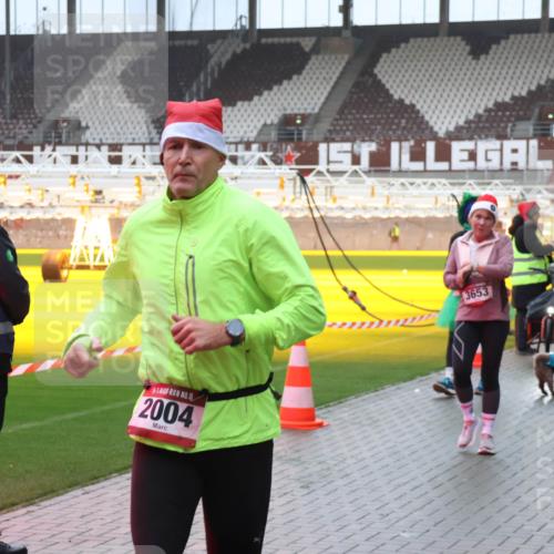 07.12.2025 - St. Pauli X-Mass-Run No. 15 Luisa Fischer http://msf.ph/oto/9385831 07.12.2025 11:37:16 Ziel 15, 2004, 1, 3653, 5, 2022, 484, 991, 1588, 1590, 2004, 2022, 2102, 2279, 2405, 2517, 2686, 2917, 3826, 3931, 4628 meine-sportfotos.de