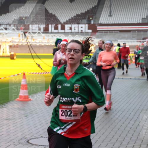 07.12.2025 - St. Pauli X-Mass-Run No. 15 Luisa Fischer http://msf.ph/oto/9385833 07.12.2025 11:37:17 Ziel 202, 484, 991, 1280, 1588, 1590, 2004, 2022, 2102, 2279, 2405, 2517, 2686, 2917, 3826, 3931, 4628 meine-sportfotos.de