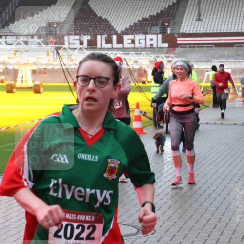 07.12.2025 - St. Pauli X-Mass-Run No. 15 Luisa Fischer http://msf.ph/oto/9385834 07.12.2025 11:37:17 Ziel 5, 2022, 484, 991, 1280, 1588, 1590, 2004, 2022, 2102, 2279, 2405, 2517, 2686, 2917, 3826, 3931, 4628 meine-sportfotos.de