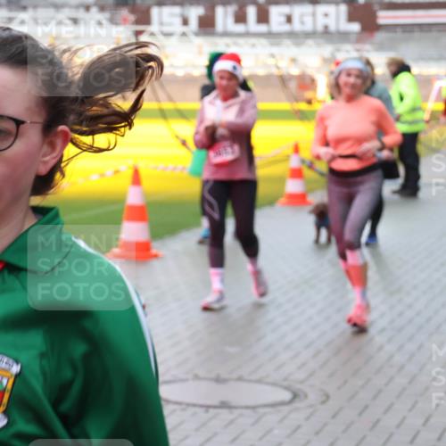 07.12.2025 - St. Pauli X-Mass-Run No. 15 Luisa Fischer http://msf.ph/oto/9385836 07.12.2025 11:37:17 Ziel 484, 991, 1280, 1588, 1590, 2004, 2022, 2102, 2279, 2405, 2517, 2686, 2917, 3826, 3931, 4628 meine-sportfotos.de