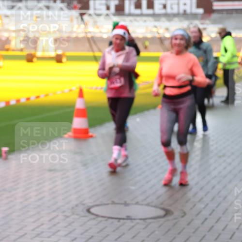 07.12.2025 - St. Pauli X-Mass-Run No. 15 Luisa Fischer http://msf.ph/oto/9385837 07.12.2025 11:37:18 Ziel 484, 991, 1280, 1588, 1590, 2004, 2022, 2102, 2279, 2405, 2517, 2686, 2917, 3826, 3931, 4628 meine-sportfotos.de