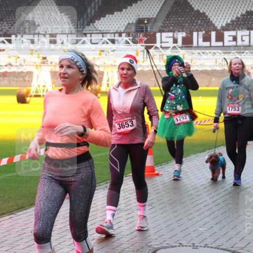 07.12.2025 - St. Pauli X-Mass-Run No. 15 Luisa Fischer http://msf.ph/oto/9385846 07.12.2025 11:37:19 Ziel 15, 3653, 1792, 1753, 484, 991, 1280, 1588, 1590, 2004, 2022, 2102, 2153, 2279, 2405, 2517, 2686, 2917, 3826, 3931, 4628 meine-sportfotos.de