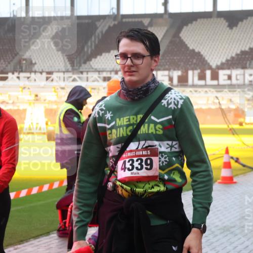 07.12.2025 - St. Pauli X-Mass-Run No. 15 Luisa Fischer http://msf.ph/oto/9385849 07.12.2025 10:18:25 Ziel 47, 15, 4339, 1161, 1162, 1963, 2663, 2952, 3606, 3608, 3804, 4127, 4227 meine-sportfotos.de