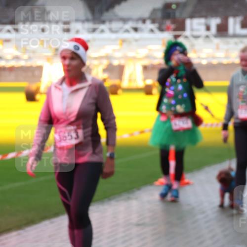 07.12.2025 - St. Pauli X-Mass-Run No. 15 Luisa Fischer http://msf.ph/oto/9385853 07.12.2025 11:37:20 Ziel 3653, 484, 991, 1280, 1588, 1590, 2004, 2022, 2102, 2153, 2279, 2405, 2517, 2686, 2917, 3826, 3931, 4628 meine-sportfotos.de
