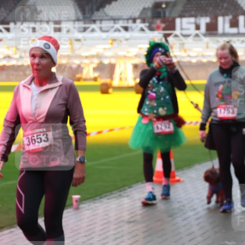 07.12.2025 - St. Pauli X-Mass-Run No. 15 Luisa Fischer http://msf.ph/oto/9385854 07.12.2025 11:37:21 Ziel 3653, 1792, 1753, 484, 991, 1280, 1588, 1590, 2004, 2022, 2102, 2153, 2279, 2405, 2517, 2686, 2917, 3931, 4628 meine-sportfotos.de