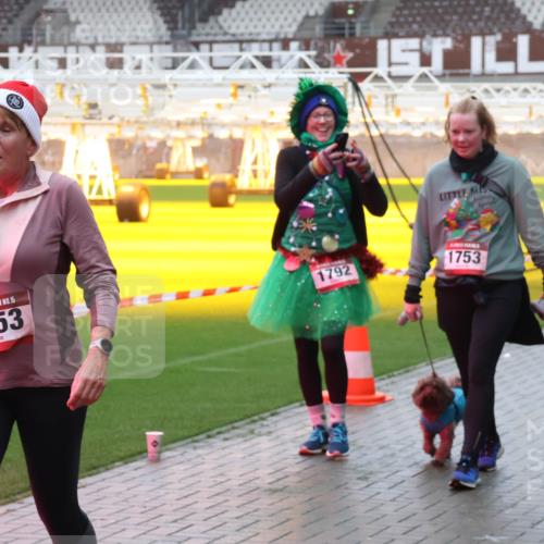 07.12.2025 - St. Pauli X-Mass-Run No. 15 Luisa Fischer http://msf.ph/oto/9385855 07.12.2025 11:37:21 Ziel 15, 3653, 1792, 1753, 39, 484, 991, 1280, 1588, 1590, 2004, 2022, 2102, 2153, 2279, 2405, 2517, 2686, 2917, 3931, 4628 meine-sportfotos.de