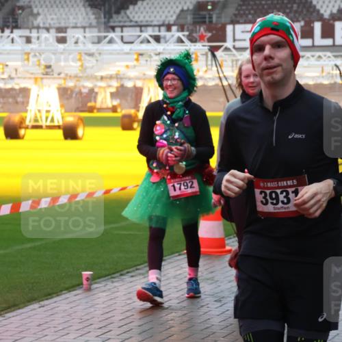 07.12.2025 - St. Pauli X-Mass-Run No. 15 Luisa Fischer http://msf.ph/oto/9385858 07.12.2025 11:37:22 Ziel 15, 1792, 15, 3932, 484, 991, 1280, 1588, 1590, 2004, 2022, 2102, 2153, 2279, 2405, 2517, 2686, 2917, 3931, 4628 meine-sportfotos.de