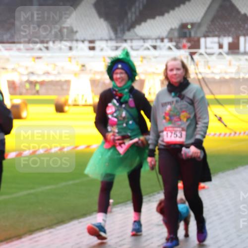 07.12.2025 - St. Pauli X-Mass-Run No. 15 Luisa Fischer http://msf.ph/oto/9385860 07.12.2025 11:37:23 Ziel 1753, 484, 991, 1280, 1588, 1590, 2004, 2022, 2102, 2153, 2279, 2405, 2517, 2686, 2917, 3931, 4628 meine-sportfotos.de