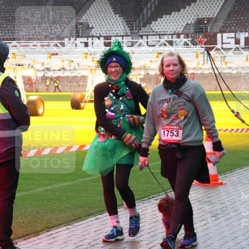 07.12.2025 - St. Pauli X-Mass-Run No. 15 Luisa Fischer http://msf.ph/oto/9385862 07.12.2025 11:37:23 Ziel 15, 1753, 484, 991, 1280, 1588, 1590, 2004, 2022, 2102, 2153, 2279, 2405, 2517, 2686, 2917, 3931, 4628 meine-sportfotos.de