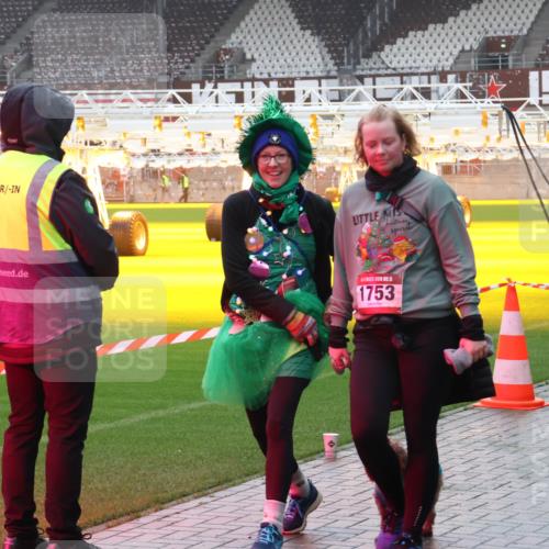07.12.2025 - St. Pauli X-Mass-Run No. 15 Luisa Fischer http://msf.ph/oto/9385863 07.12.2025 11:37:23 Ziel 5, 1753, 484, 991, 1280, 1588, 1590, 2004, 2022, 2102, 2153, 2279, 2405, 2517, 2686, 2917, 3931, 4628 meine-sportfotos.de