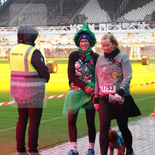 07.12.2025 - St. Pauli X-Mass-Run No. 15 Luisa Fischer http://msf.ph/oto/9385864 07.12.2025 11:37:24 Ziel 5, 1753, 484, 991, 1280, 1588, 1590, 2004, 2022, 2102, 2153, 2279, 2405, 2517, 2686, 2917, 3931, 4628 meine-sportfotos.de