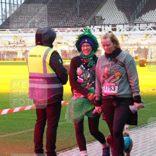 07.12.2025 - St. Pauli X-Mass-Run No. 15 Luisa Fischer http://msf.ph/oto/9385867 07.12.2025 11:37:24 Ziel 15, 1753, 484, 991, 1280, 1588, 1590, 2004, 2022, 2102, 2153, 2279, 2405, 2517, 2686, 2917, 3931, 4628 meine-sportfotos.de