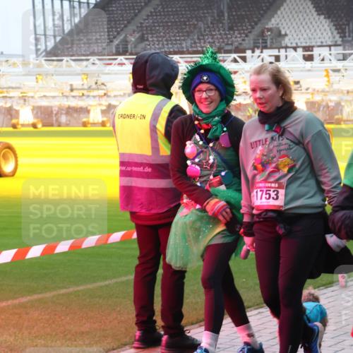 07.12.2025 - St. Pauli X-Mass-Run No. 15 Luisa Fischer http://msf.ph/oto/9385868 07.12.2025 11:37:24 Ziel 5, 1753, 15, 2102, 484, 991, 1280, 1588, 1590, 2004, 2022, 2102, 2153, 2279, 2405, 2517, 2686, 2917, 3931, 4628 meine-sportfotos.de