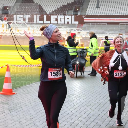 07.12.2025 - St. Pauli X-Mass-Run No. 15 Luisa Fischer http://msf.ph/oto/9385869 07.12.2025 11:37:31 Ziel 98, 5, 1588, 15, 2153, 484, 991, 1280, 1588, 1590, 2004, 2022, 2102, 2153, 2279, 2405, 2517, 2686, 2810, 2917, 3931 meine-sportfotos.de
