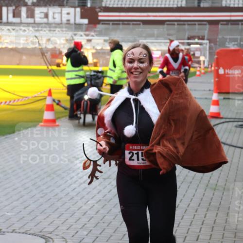 07.12.2025 - St. Pauli X-Mass-Run No. 15 Luisa Fischer http://msf.ph/oto/9385873 07.12.2025 11:37:32 Ziel 1, 2430, 215, 484, 991, 1280, 1588, 1590, 2004, 2022, 2102, 2153, 2279, 2405, 2517, 2686, 2810, 2917, 3931 meine-sportfotos.de