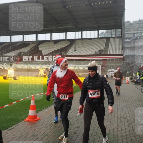 07.12.2025 - St. Pauli X-Mass-Run No. 15 Fabian Wolf http://msf.ph/oto/9385874 07.12.2025 10:14:45 Ziel 2564, 2617, 2618, 2864, 3481, 3565, 4508 meine-sportfotos.de