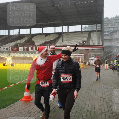 07.12.2025 - St. Pauli X-Mass-Run No. 15 Fabian Wolf http://msf.ph/oto/9385882 07.12.2025 10:14:45 Ziel 2564, 2617, 2618, 2864, 3481, 3565, 4508 meine-sportfotos.de