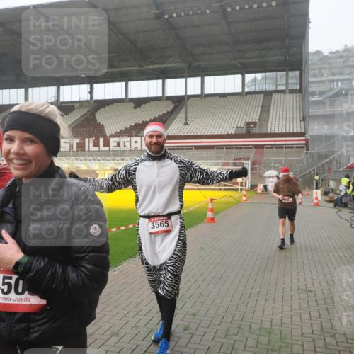 07.12.2025 - St. Pauli X-Mass-Run No. 15 Fabian Wolf http://msf.ph/oto/9385901 07.12.2025 10:14:46 Ziel 2564, 2617, 2864, 3481, 3565, 4508 meine-sportfotos.de