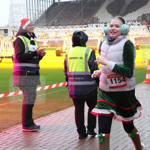 07.12.2025 - St. Pauli X-Mass-Run No. 15 Luisa Fischer http://msf.ph/oto/9385916 07.12.2025 11:37:57 Ziel 634, 1154, 484, 544, 857, 991, 1154, 1156, 1280, 2153, 2279, 2686, 2810, 3000, 3059, 3916 meine-sportfotos.de