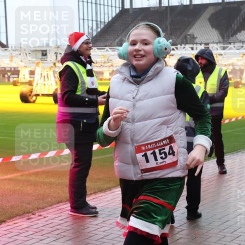 07.12.2025 - St. Pauli X-Mass-Run No. 15 Luisa Fischer http://msf.ph/oto/9385919 07.12.2025 11:37:58 Ziel 63, 5, 1154, 15, 484, 544, 857, 991, 1154, 1156, 1280, 2153, 2279, 2686, 2810, 3000, 3059, 3358, 3916 meine-sportfotos.de