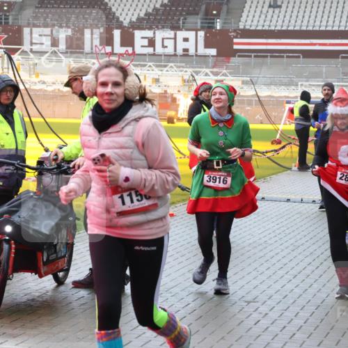 07.12.2025 - St. Pauli X-Mass-Run No. 15 Luisa Fischer http://msf.ph/oto/9385920 07.12.2025 11:38:10 Ziel 656, 1156, 3916, 2810, 307, 544, 617, 857, 1154, 1156, 2810, 3000, 3059, 3358, 3916 meine-sportfotos.de