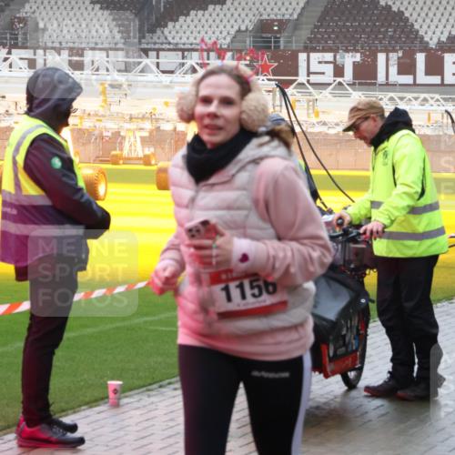 07.12.2025 - St. Pauli X-Mass-Run No. 15 Luisa Fischer http://msf.ph/oto/9385923 07.12.2025 11:38:10 Ziel 1156, 3916, 307, 544, 617, 857, 1154, 1156, 2810, 3000, 3059, 3358, 3916 meine-sportfotos.de
