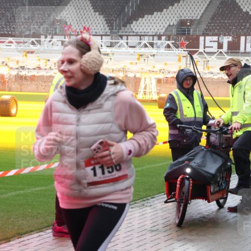 07.12.2025 - St. Pauli X-Mass-Run No. 15 Luisa Fischer http://msf.ph/oto/9385924 07.12.2025 11:38:11 Ziel 1150, 656, 3916, 307, 544, 617, 857, 1154, 1156, 2810, 3000, 3059, 3358, 3916 meine-sportfotos.de