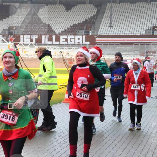 07.12.2025 - St. Pauli X-Mass-Run No. 15 Luisa Fischer http://msf.ph/oto/9385935 07.12.2025 11:38:12 Ziel 15, 3916, 2810, 617, 544, 307, 544, 617, 857, 1154, 1156, 2810, 3000, 3059, 3358, 3916 meine-sportfotos.de