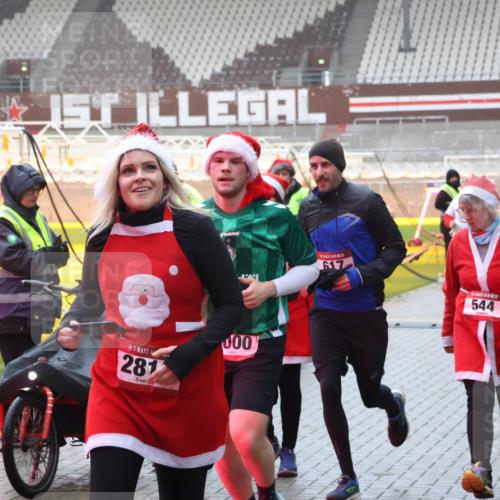 07.12.2025 - St. Pauli X-Mass-Run No. 15 Luisa Fischer http://msf.ph/oto/9385941 07.12.2025 11:38:13 Ziel 281, 000, 617, 544, 307, 544, 617, 857, 1154, 1156, 2810, 3000, 3059, 3358, 3916 meine-sportfotos.de