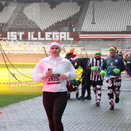 07.12.2025 - St. Pauli X-Mass-Run No. 15 Luisa Fischer http://msf.ph/oto/9385946 07.12.2025 10:19:05 Ziel 15, 2925, 2631, 671, 115, 243, 264, 269, 721, 1034, 1607, 1671, 2049, 2152, 2631, 2925, 3520, 3606, 3608, 3862, 4521, 4522, 4524, 4540, 4547 meine-sportfotos.de