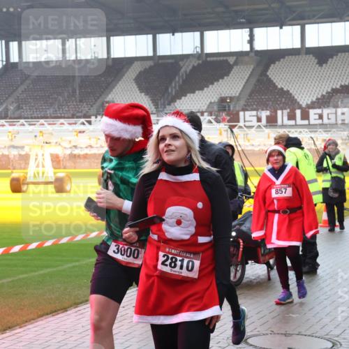 07.12.2025 - St. Pauli X-Mass-Run No. 15 Luisa Fischer http://msf.ph/oto/9385948 07.12.2025 11:38:15 Ziel 3000, 5, 2810, 1, 857, 544, 307, 544, 617, 857, 1154, 1156, 2810, 3000, 3059, 3358, 3916 meine-sportfotos.de
