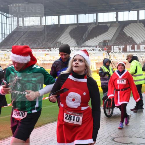 07.12.2025 - St. Pauli X-Mass-Run No. 15 Luisa Fischer http://msf.ph/oto/9385949 07.12.2025 11:38:15 Ziel 3000, 15, 2810, 857, 544, 307, 544, 617, 857, 1154, 1156, 2810, 3000, 3059, 3358, 3916 meine-sportfotos.de