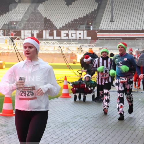07.12.2025 - St. Pauli X-Mass-Run No. 15 Luisa Fischer http://msf.ph/oto/9385951 07.12.2025 10:19:06 Ziel 15, 2925, 2631, 1671, 243, 264, 269, 721, 1034, 1607, 1671, 2049, 2152, 2631, 2925, 3520, 3606, 3608, 3862, 4331, 4521, 4522, 4524, 4540, 4547 meine-sportfotos.de