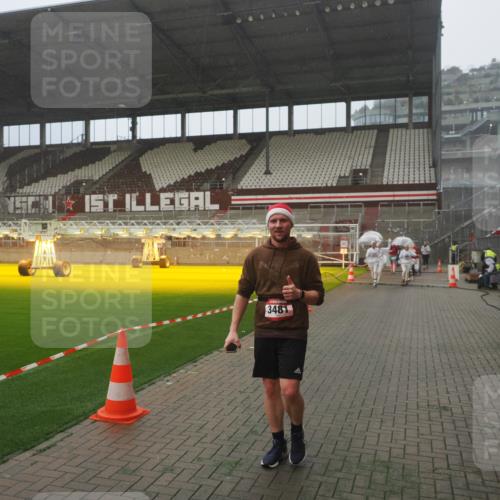 07.12.2025 - St. Pauli X-Mass-Run No. 15 Fabian Wolf http://msf.ph/oto/9385956 07.12.2025 10:14:50 Ziel 1363, 1867, 1869, 1873, 3481, 3565 meine-sportfotos.de