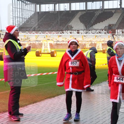 07.12.2025 - St. Pauli X-Mass-Run No. 15 Luisa Fischer http://msf.ph/oto/9385962 07.12.2025 11:38:17 Ziel 857, 544, 307, 544, 617, 857, 1154, 1156, 2810, 3000, 3059, 3358, 3916 meine-sportfotos.de