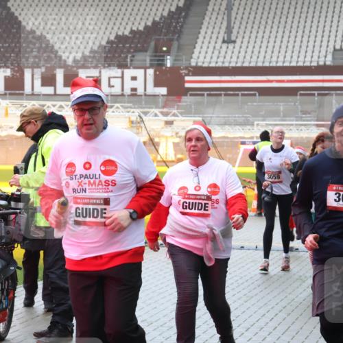 07.12.2025 - St. Pauli X-Mass-Run No. 15 Luisa Fischer http://msf.ph/oto/9385982 07.12.2025 11:38:24 Ziel 15, 15, 3059, 15, 307, 307, 544, 617, 857, 1154, 1156, 2395, 2396, 2715, 3000, 3059, 3065, 3066, 3341, 3358, 3762, 3765, 3916 meine-sportfotos.de