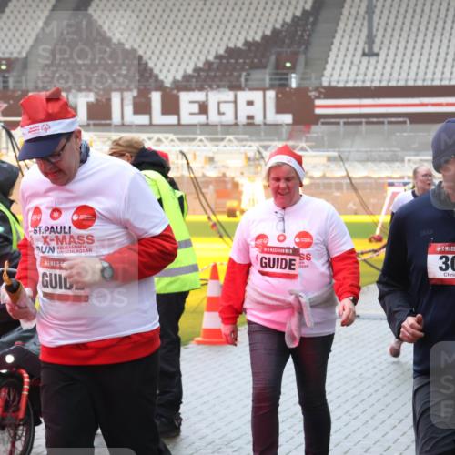 07.12.2025 - St. Pauli X-Mass-Run No. 15 Luisa Fischer http://msf.ph/oto/9385985 07.12.2025 11:38:24 Ziel 15, 15, 307, 307, 544, 617, 857, 1154, 1156, 2395, 2396, 2715, 3000, 3059, 3065, 3066, 3341, 3358, 3762, 3765, 3916 meine-sportfotos.de