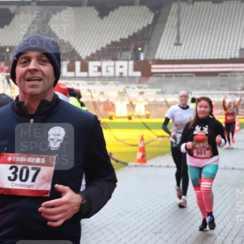 07.12.2025 - St. Pauli X-Mass-Run No. 15 Luisa Fischer http://msf.ph/oto/9385990 07.12.2025 11:38:26 Ziel 307, 991, 307, 617, 1154, 1156, 2395, 2396, 2715, 3000, 3059, 3065, 3066, 3341, 3358, 3762, 3765, 3916 meine-sportfotos.de