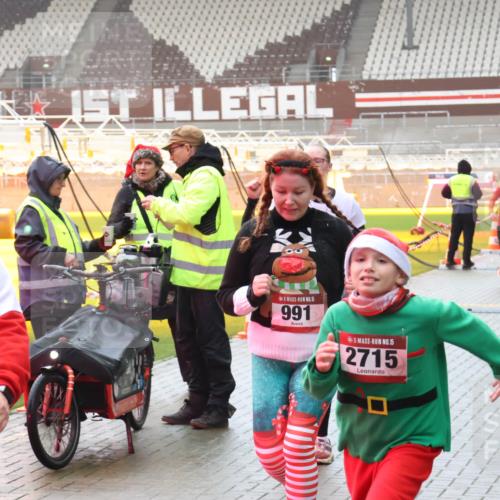 07.12.2025 - St. Pauli X-Mass-Run No. 15 Luisa Fischer http://msf.ph/oto/9385996 07.12.2025 11:38:27 Ziel 15, 15, 991, 15, 2715, 3762, 307, 617, 1154, 1156, 2395, 2396, 2715, 3000, 3059, 3065, 3066, 3341, 3358, 3762, 3765, 3916 meine-sportfotos.de