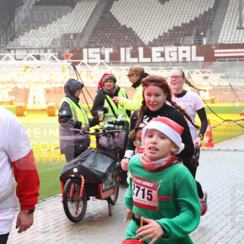 07.12.2025 - St. Pauli X-Mass-Run No. 15 Luisa Fischer http://msf.ph/oto/9385998 07.12.2025 11:38:28 Ziel 15, 2715, 3762, 307, 617, 1154, 1156, 2395, 2396, 2715, 3000, 3059, 3065, 3066, 3341, 3358, 3762, 3765, 3916 meine-sportfotos.de