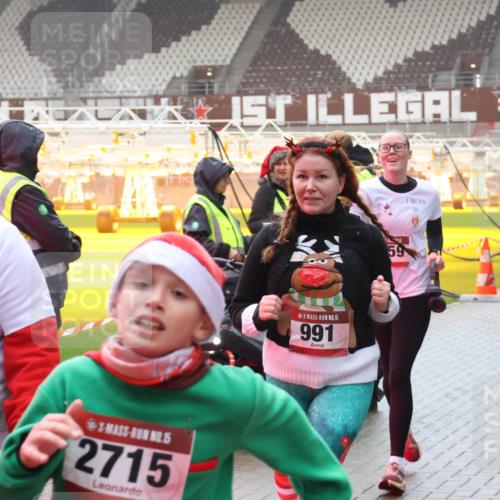 07.12.2025 - St. Pauli X-Mass-Run No. 15 Luisa Fischer http://msf.ph/oto/9385999 07.12.2025 11:38:28 Ziel 15, 5, 2715, 15, 991, 59, 307, 617, 1154, 1156, 2395, 2396, 2715, 3000, 3059, 3065, 3066, 3341, 3358, 3762, 3765, 3916 meine-sportfotos.de