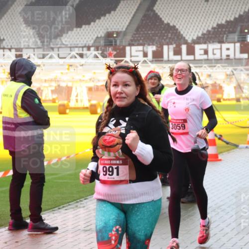 07.12.2025 - St. Pauli X-Mass-Run No. 15 Luisa Fischer http://msf.ph/oto/9386000 07.12.2025 11:38:28 Ziel 15, 991, 3059, 307, 617, 1154, 1156, 2395, 2396, 2715, 3000, 3059, 3065, 3066, 3341, 3358, 3762, 3765, 3916 meine-sportfotos.de