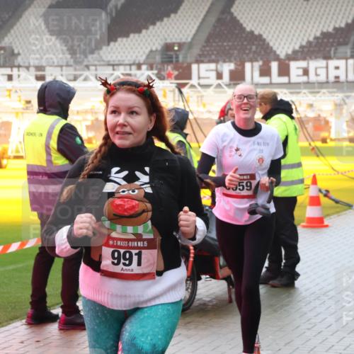 07.12.2025 - St. Pauli X-Mass-Run No. 15 Luisa Fischer http://msf.ph/oto/9386002 07.12.2025 11:38:29 Ziel 15, 991, 559, 307, 617, 1154, 1156, 2395, 2396, 2715, 3000, 3059, 3065, 3066, 3341, 3358, 3762, 3765 meine-sportfotos.de