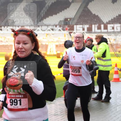 07.12.2025 - St. Pauli X-Mass-Run No. 15 Luisa Fischer http://msf.ph/oto/9386003 07.12.2025 11:38:29 Ziel 15, 991, 3059, 307, 617, 1154, 1156, 2395, 2396, 2715, 3000, 3059, 3065, 3066, 3341, 3358, 3762, 3765 meine-sportfotos.de
