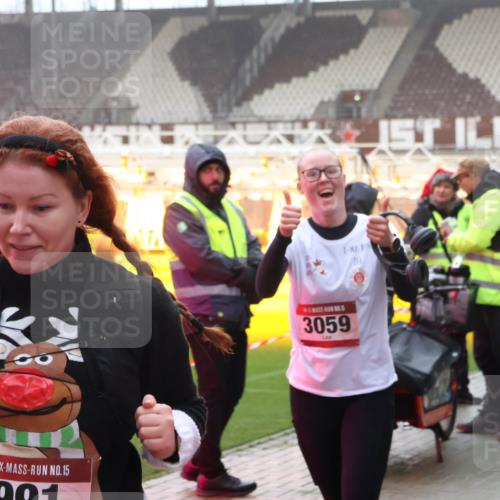 07.12.2025 - St. Pauli X-Mass-Run No. 15 Luisa Fischer http://msf.ph/oto/9386007 07.12.2025 11:38:29 Ziel 15, 001, 3059, 307, 617, 1154, 1156, 2395, 2396, 2715, 3000, 3059, 3065, 3066, 3341, 3358, 3762, 3765 meine-sportfotos.de