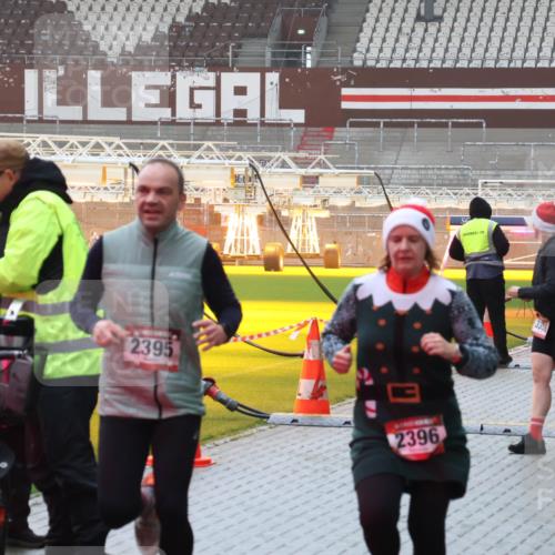 07.12.2025 - St. Pauli X-Mass-Run No. 15 Luisa Fischer http://msf.ph/oto/9386015 07.12.2025 11:38:35 Ziel 2395, 2396, 33, 482, 307, 617, 2395, 2396, 2715, 3000, 3059, 3065, 3066, 3341, 3358, 3762, 3765 meine-sportfotos.de