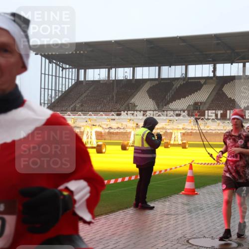 07.12.2025 - St. Pauli X-Mass-Run No. 15 Luisa Fischer http://msf.ph/oto/9386028 07.12.2025 10:19:15 Ziel 4540, 2049, 243, 264, 269, 721, 1034, 1607, 1671, 2049, 2152, 2631, 2925, 3455, 3520, 3724, 3862, 3975, 3976, 4330, 4331, 4436, 4437, 4438, 4473, 4475, 4498, 4521, 4522, 4524, 4540, 4547 meine-sportfotos.de