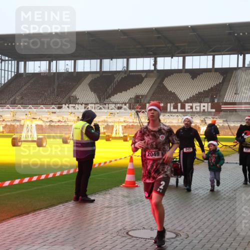 07.12.2025 - St. Pauli X-Mass-Run No. 15 Luisa Fischer http://msf.ph/oto/9386029 07.12.2025 10:19:15 Ziel 2049, 243, 721, 2, 243, 264, 269, 721, 1034, 1607, 1671, 2049, 2152, 2631, 2925, 3455, 3520, 3724, 3862, 3975, 3976, 4330, 4331, 4436, 4437, 4438, 4473, 4475, 4498, 4521, 4522, 4524, 4540, 4547 meine-sportfotos.de