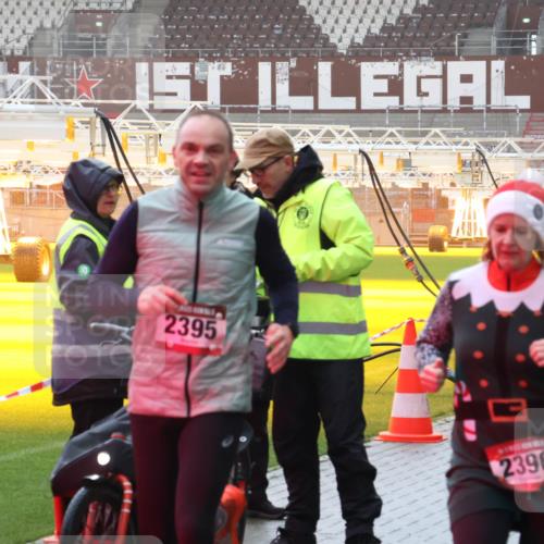 07.12.2025 - St. Pauli X-Mass-Run No. 15 Luisa Fischer http://msf.ph/oto/9386031 07.12.2025 11:38:36 Ziel 2395, 2396, 307, 617, 2395, 2396, 2715, 3000, 3059, 3065, 3066, 3341, 3358, 3762, 3765, 4821 meine-sportfotos.de